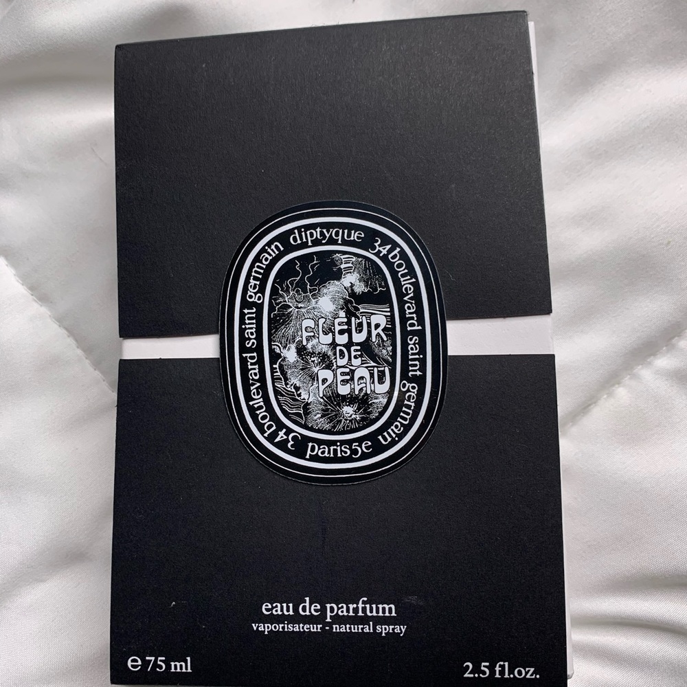 Fleur de peau fragrance diptyque